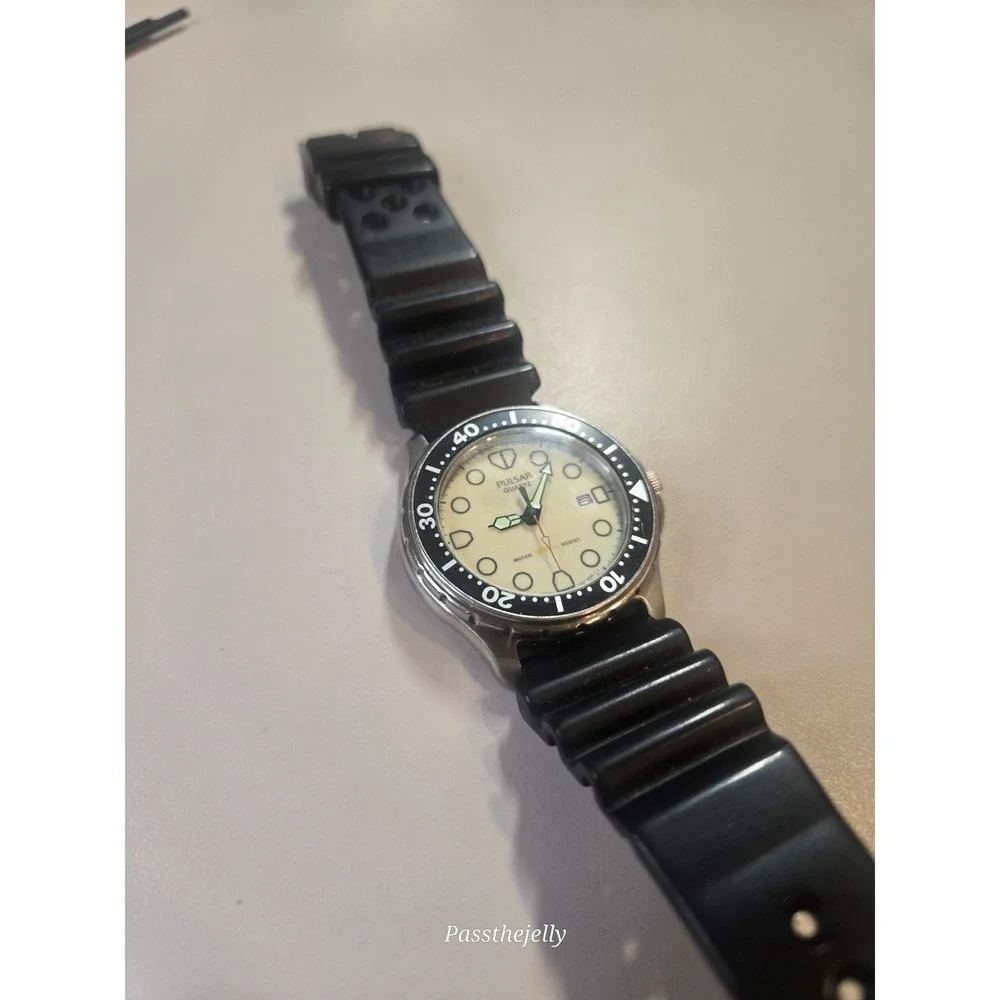 Pulsar Diver Watch Mens 200M White Dial Date Black Bezel Quartz Rubber Strap Vin